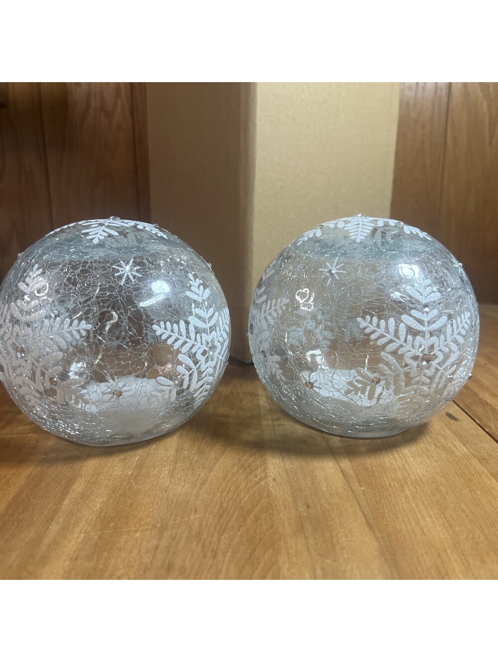 Valerie Parr hill 6 Inch Lit Crackle Glass Spheres White, Set Of 2 New